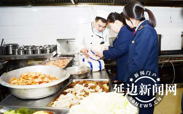 專項(xiàng)檢查春節(jié)前餐飲環(huán)節(jié)食品安全，讓年夜飯更安全美味